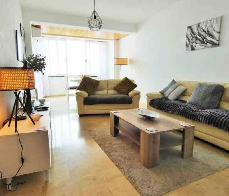 Lovely 2 Bedroom Apartment 2Nd Line To Beach البير المظهر الخارجي الصورة