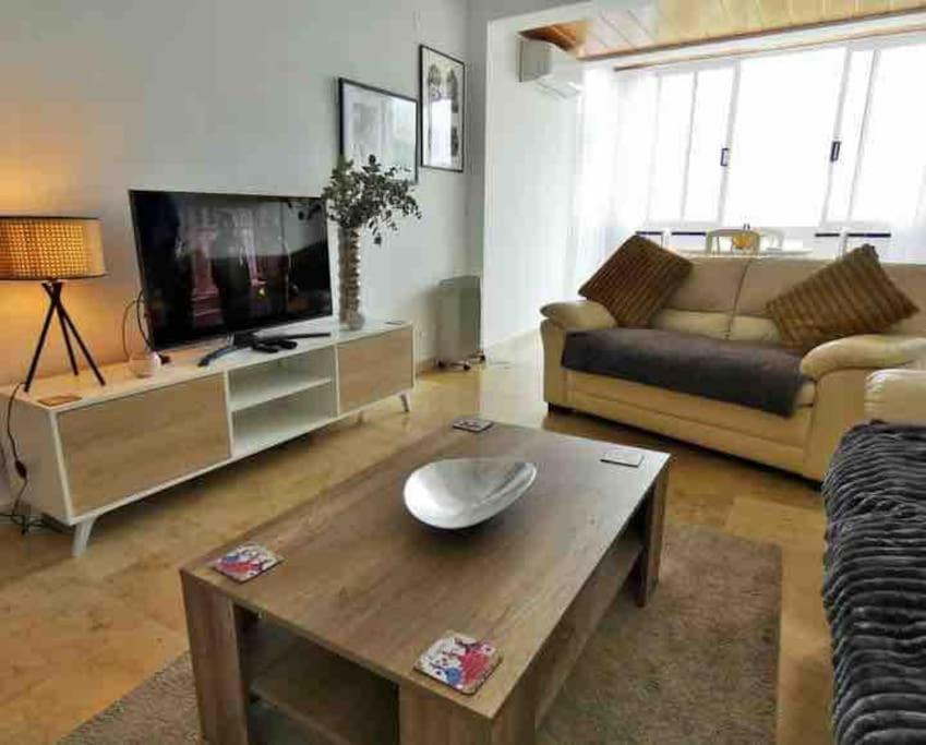 Lovely 2 Bedroom Apartment 2Nd Line To Beach البير المظهر الخارجي الصورة