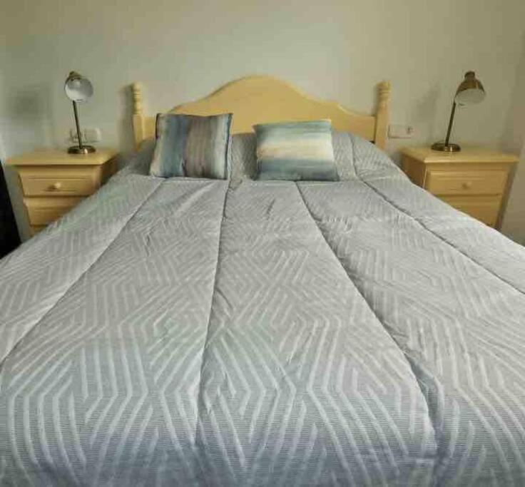 Lovely 2 Bedroom Apartment 2Nd Line To Beach البير المظهر الخارجي الصورة