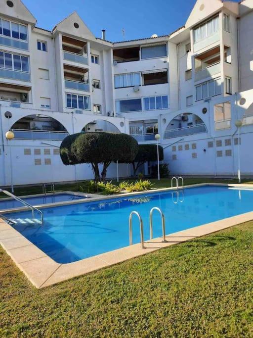 Lovely 2 Bedroom Apartment 2Nd Line To Beach البير المظهر الخارجي الصورة