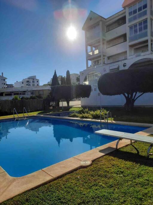Lovely 2 Bedroom Apartment 2Nd Line To Beach البير المظهر الخارجي الصورة