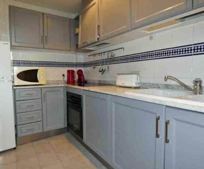 Lovely 2 Bedroom Apartment 2Nd Line To Beach البير المظهر الخارجي الصورة
