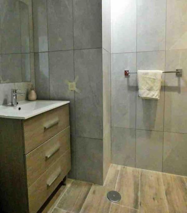 Lovely 2 Bedroom Apartment 2Nd Line To Beach البير المظهر الخارجي الصورة