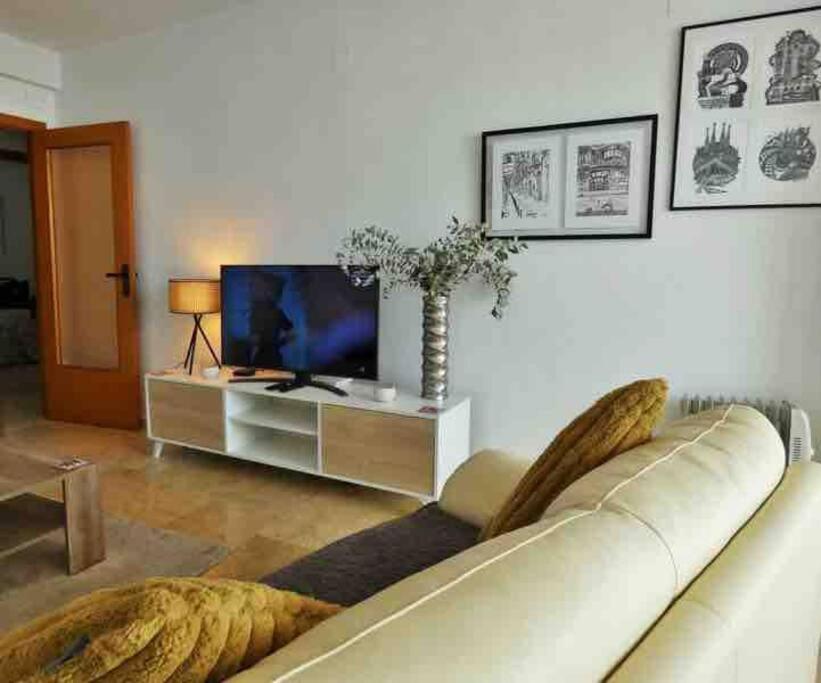 Lovely 2 Bedroom Apartment 2Nd Line To Beach البير المظهر الخارجي الصورة